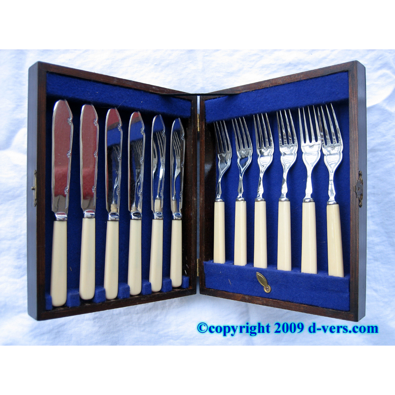 Set of 6 Fish Knives and Forks in Original Case